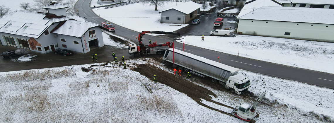 Bergung LKW-Stattelzug in Freudenstein