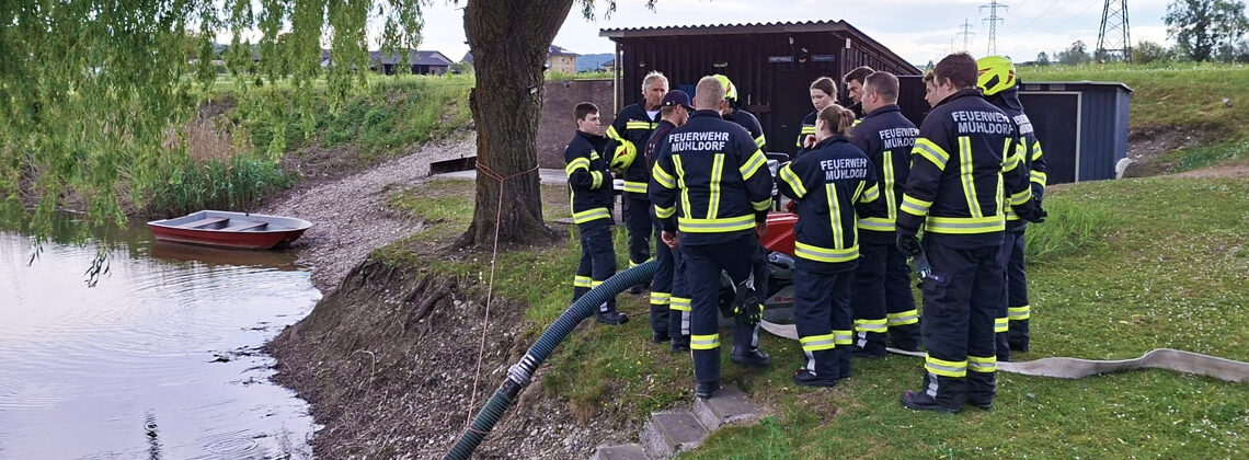 Gruppenübung: Wasserversorgung und Löschtechniken